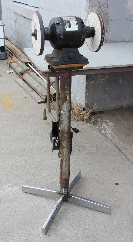 lot 4347 image: Electric Grinder on Stand 12 HP - RUNS