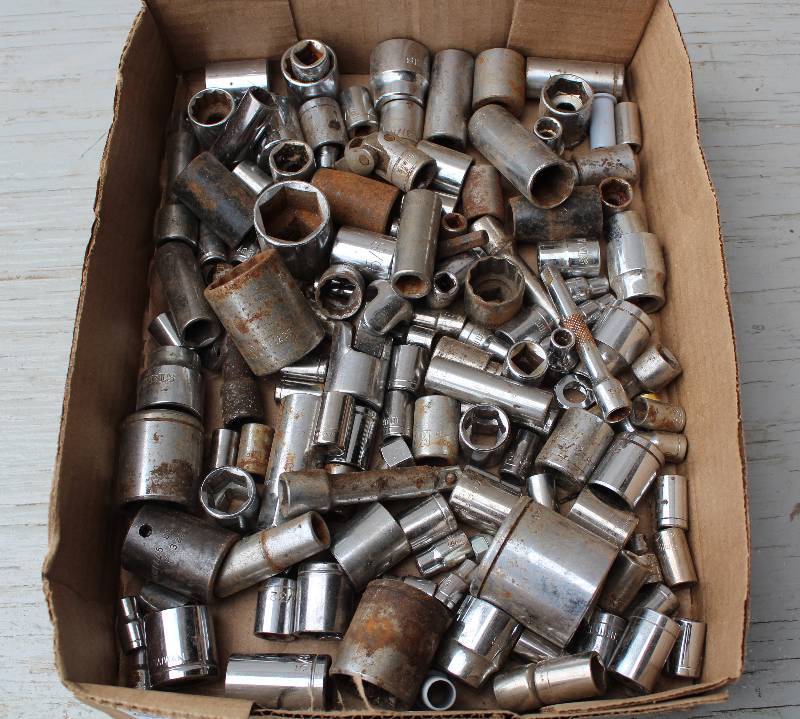 lot 4352 image: Box of assorted Sockets