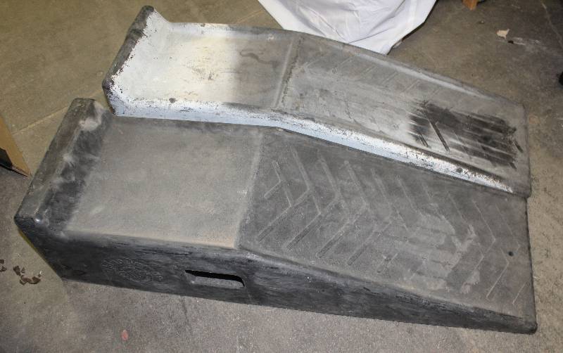 lot 4358 image: Pair of Plastic Car Ramps