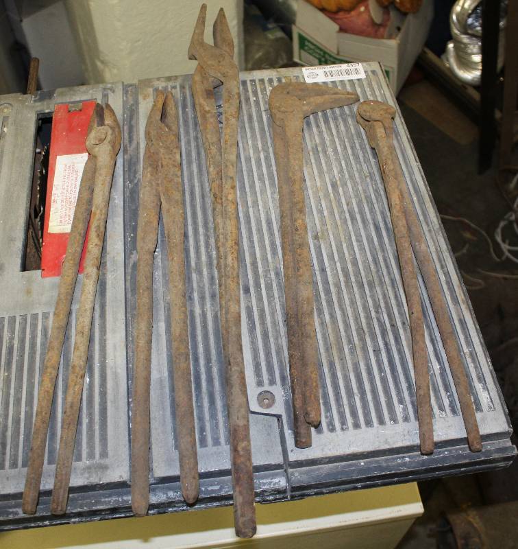lot 4538 image: Lot of 5 Blacksmith Tongs - 1-22 and 4-15