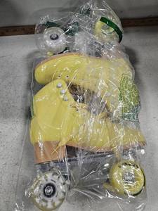 lot 38052 image: Tuosamtin Roller Skates for WomenYouth with Height Adjustable stoppers Retro Quad Roller Skates for Outdoor and Indoor, Size 5