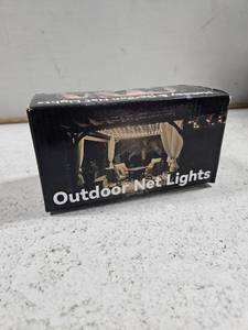 lot 38134 image: Outdoor Net Lights
