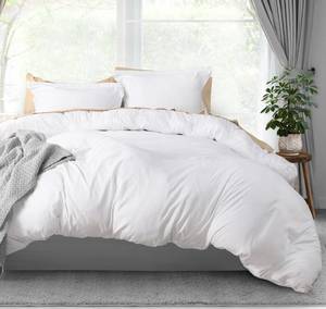 lot 38932 image: Utopia Bedding Duvet Cover King Size Set - 1 Duvet Cover with 2 Pillow Shams - 3 Pieces Comforter Cover with Zipper Closure - Ultra Soft Brushed Microfiber, 104 X 90 Inches (King, White)