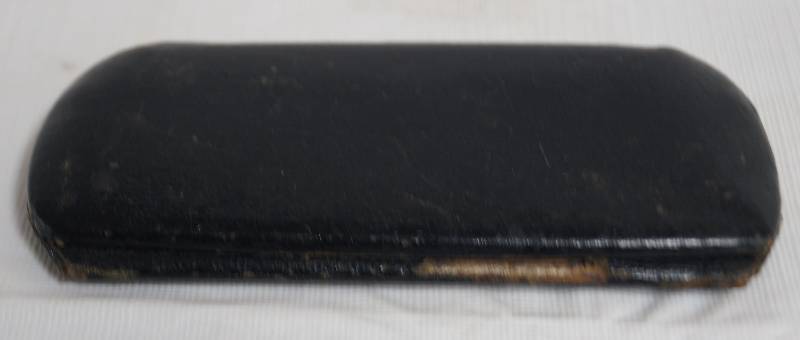 lot 7045 image: Antique Eyeglasses w case - very old See photos