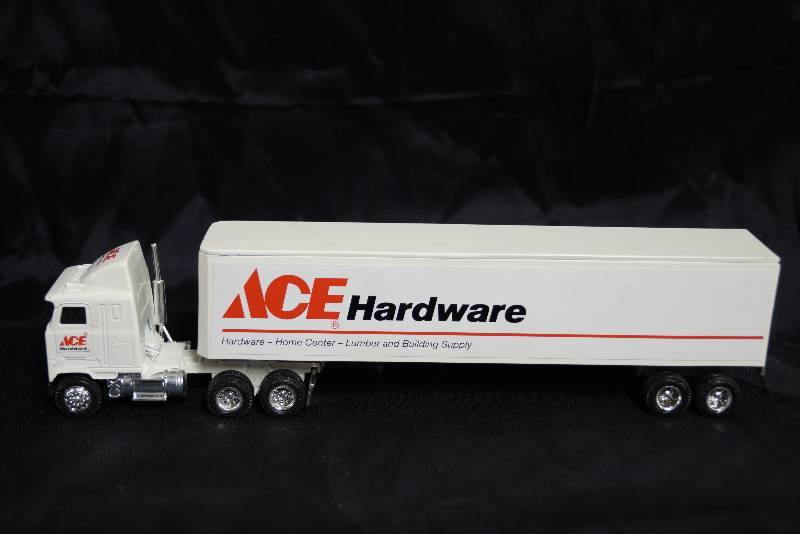 lot 7055 image: ERTL Die Cast Model 164 - ACE Hardware MACK Semi Truck and Trailer  - trailer opens 9200 8813