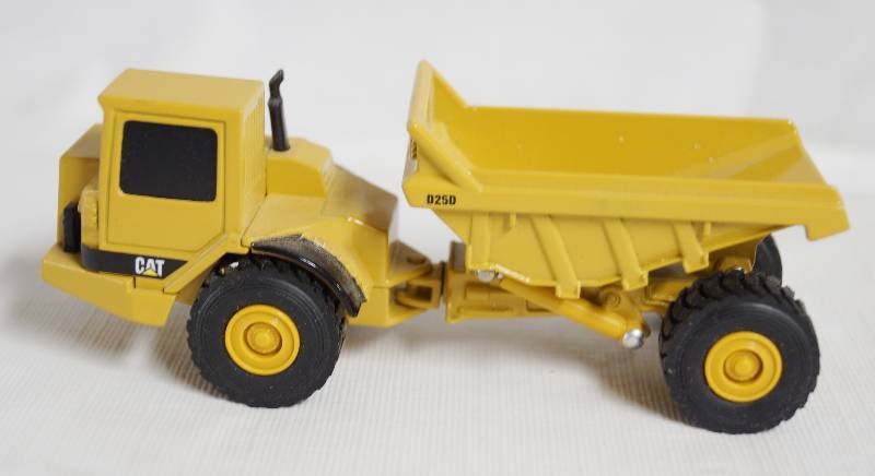 lot 7059 image: ERTL - Die Cast CATERPILLAR D25D - Articulate Dump Truck # 2310G - Collectible - AWESOME