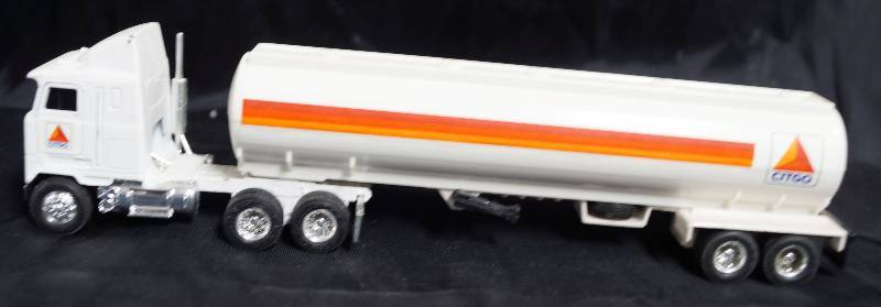 lot 7061 image: ERTL - Die Cast Semi CITGO MACK Ultra Liner w Sleeper - Replica 164 - w Tanker Trailer - COOL