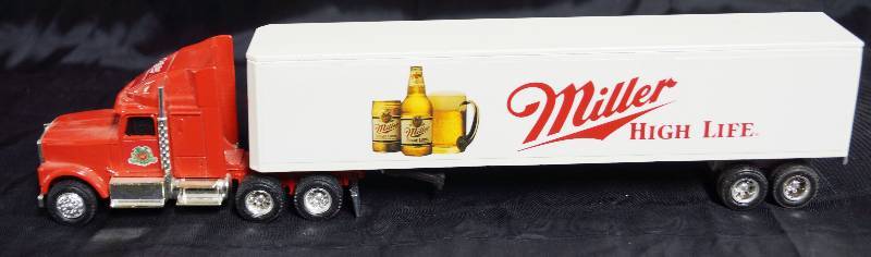 lot 7069 image: ERTL - Die Cast Replica - 9200 8818 - MILLER HIGH LIFE BEER Trailer - Awesome