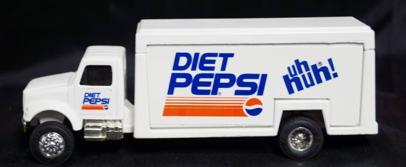 lot 7070 image: ERTL Die Cast Model Truck - 0413 - Diet Pepsi Truck #3 1993 - uh huh - sides open to show product