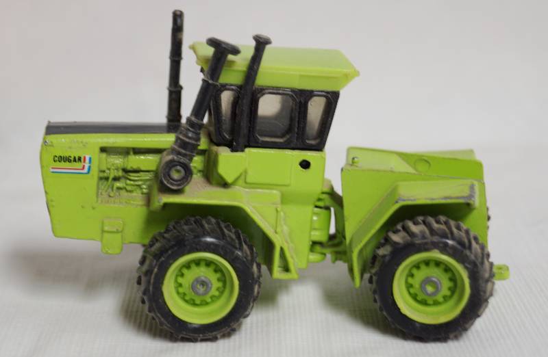 lot 7071 image: Die Cast Model Tractor - STEIGER Cougar Green Tractor - 1194G
