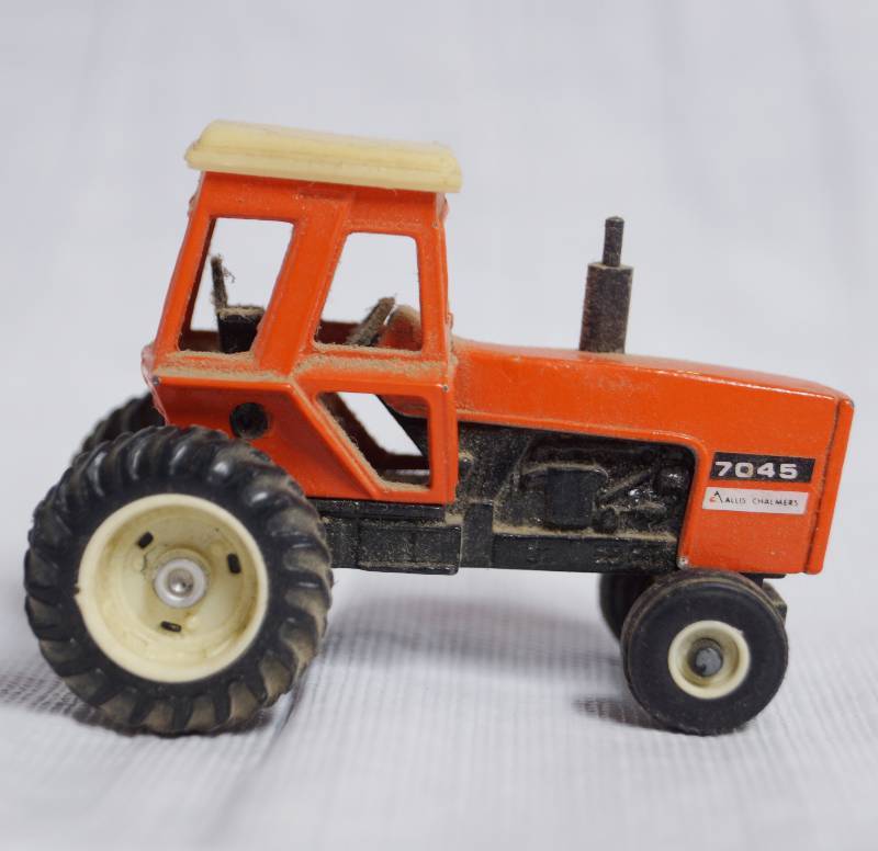lot 7073 image: ERTL - Tractor - ALLIS CHALMERS 7045 - orange - cool