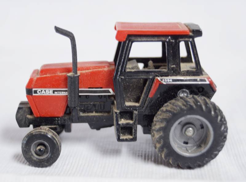 lot 7078 image: CASE International Tractor 2594 #1995D