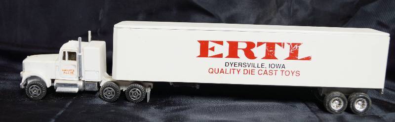 lot 7083 image: ERTL - ERTL TRAILER and semi truck DEUTZ ALLIS - Collectible 1986G & 9200 8815