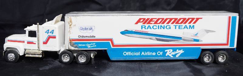 lot 7270 image: ERTL Die Cast Replica - 164 Ford LTL-9000 w Sleeper - Piedmont Racing Team Drive Sterling Martin #44 - Oldsmobile
