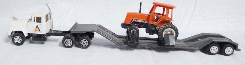 lot 7275 image: ERTL Die Cast Model - Allis-Chalmers MACK Semi Truck 3054U - w flat Tractor Hauler Trailer - w A-C Tractor 8070 (#3244U) - Cool
