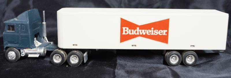 lot 7279 image: ERTL Die Cast Replica MACK Truck 164 Ultra Liner w Sleeper  - Budweiser Semi Trailer 1357-7513 - COOL