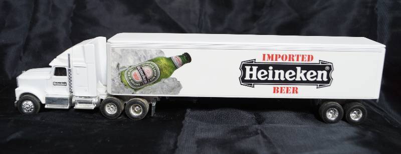 lot 7283 image: ERTL International Navistar Truck 2450G - Imported Heineken Beer Semi Truck & Trailer 9200-8814 8812 - WOW
