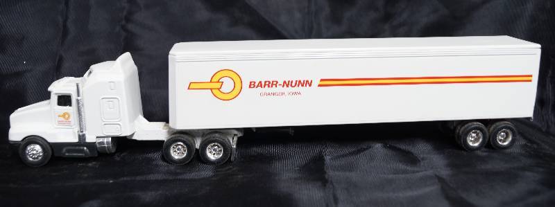 lot 7284 image: ERTL Die Cast Replica Kenworh T600A - 1919G w Trailer BARR-NUNN 9200-8814 8812 - wow