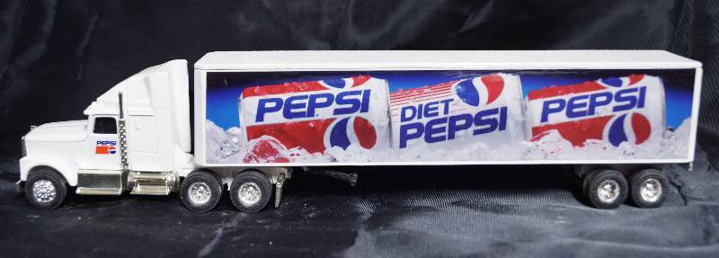 lot 7291 image: ERTL Die Cast Replica 9200 8818 - Pepsi  Diet Pepsi w Trailer