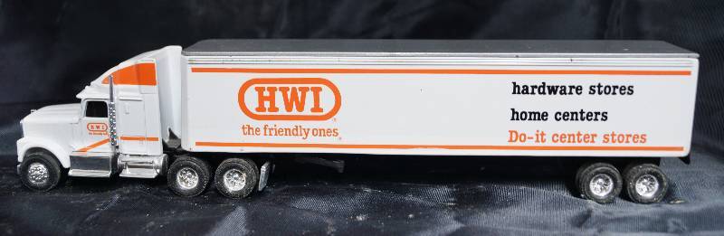 lot 7297 image: ERTL Die Cast Replica International Navistar Truck 1540G - HWI hardware stores the friendly ones trailer 9200 8812