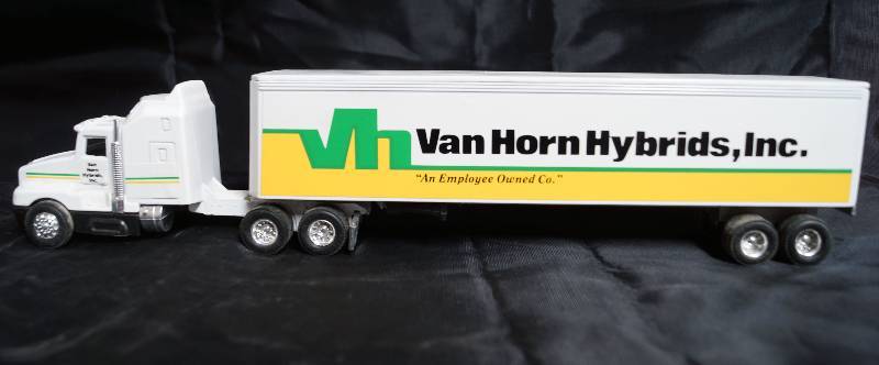lot 7351 image: ERTL - Die Cast Replica Kenworth T600A Semi Truck w Trailer - Van Horn Hybrids, Inc. - 9200-8812