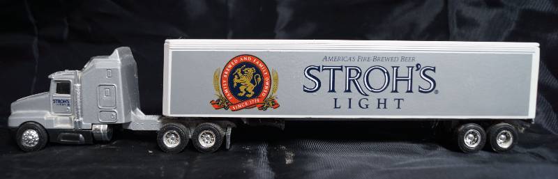 lot 7353 image: ERTL - Die Cast Replica Kenworth T600A 1219G - STROHS Light Beer - 9200-8812 - WOW