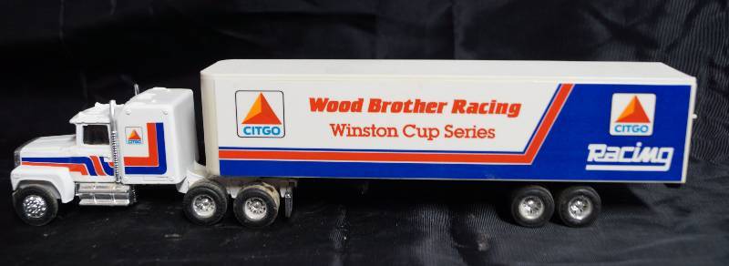 lot 7357 image: ERTL - Die Cast Replica 164 FORD LTL-9000 w Sleeper - WINSTON CUP RACING Wood Brother - CITGO