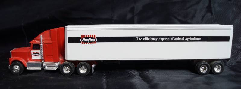 lot 2218 image: GGERTL - Die Cast Replica International Navistar Semi Truck 1890G  - Moor-Mans - Back Opens 9200 8812