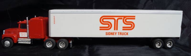 lot 2224 image: ERTL - Die Cast Replica - 164 Ford LTL-9000 w Sleeper Semi Truck w Trailer - STS Sidney Truck - Cool