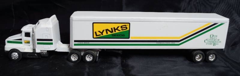 lot 2243 image: ERTL - Die Cast Replica - Kenworth T600A 0350G - Semi Truck w trailer  - LYNKS Seeds - IOWA 9200 8812