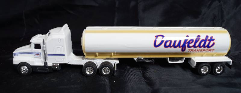 lot 2260 image: ERTL - Die Cast Replica Kenworth T600A - Oaufeldt TRANSPORT TANKER  - Cool