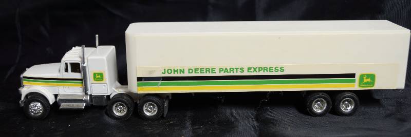 lot 2264 image: ERTL - Die Cast Replica 2787G - Semi Truck and Trailer JOHN DEERE PARTS EXPRESS - Collectible