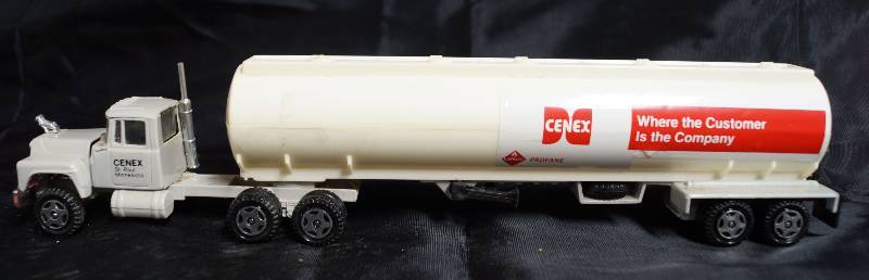 lot 2266 image: ERTL - Die Cast Semi Truck & Tanker Trailer CENEX - Front Engine Opens on Trailer Cool