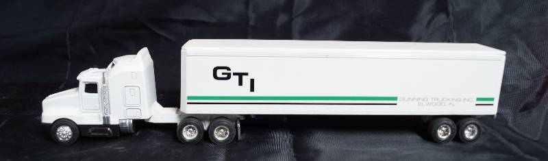 lot 2268 image: ERTL - Die Cast Replica Kenworth T600A - 1038G - GTI Gunning Trucking Inc. - Nice