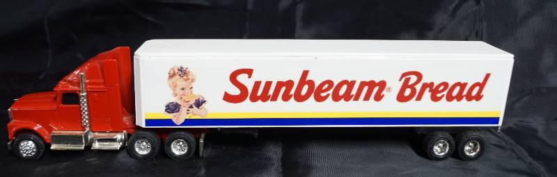 lot 2273 image: ERTL - Die Cast Replica -  Semi Truck w Trailer - Sunbeam Bread 9200 8813