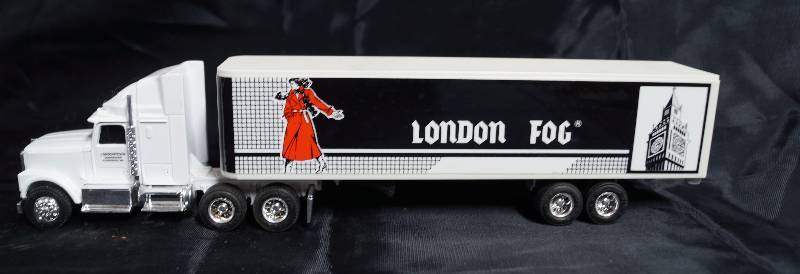 lot 2277 image: ERTL - Die Cast Replica - International Navistar Semi Truck 0959G w Trailer - LONDON FOG