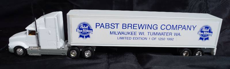 lot 2283 image: Pabst Blue Ribbon Brewing Co. - Die Cast Replica - ROAD CHAMPS - International 9400 - 1992 - 1 of 1,250