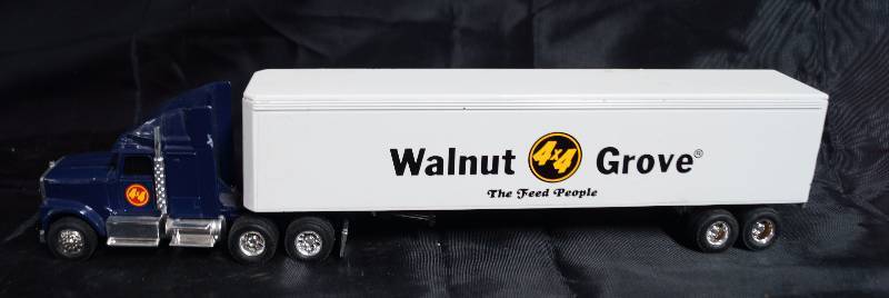 lot 2284 image: ERTL - Die Cast Replica 2959G - Semi Truck and Trailer - Walnut Grove - The Feed People - Cool