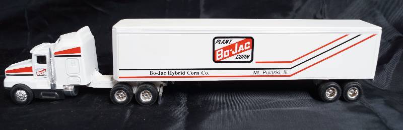 lot 2286 image: ERTL - Die Cast Replica Kenworth T600A - 1919G - Bo0Jac Hybrid Corn Co., Illinois - WOW