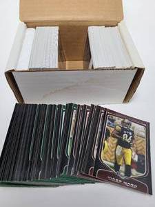 lot 177 image: Mint Complete 2009 Bowman Football Trading Card Set #1-200