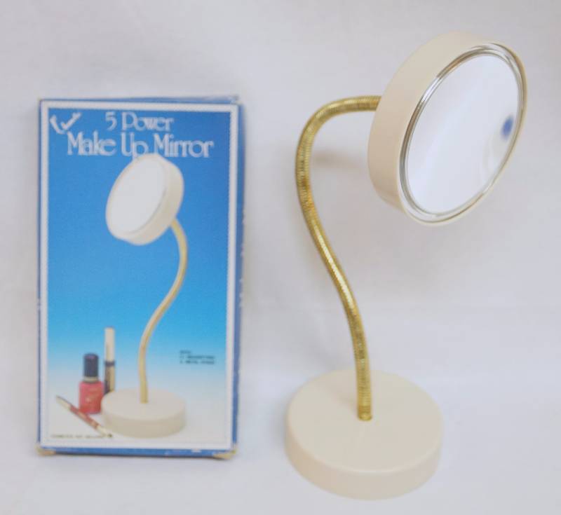 lot 4124 image: Make-Up Mirror 5 Power with Metal Stand - NEW IN BOX