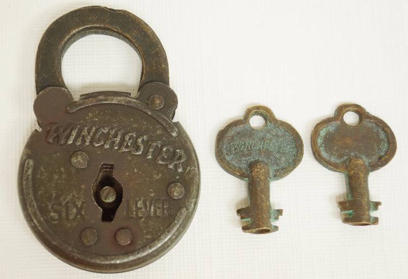 lot 1139 image: Vintage Padlock - WINCHESTER - SIX LEVER - Nice w TWO original keys