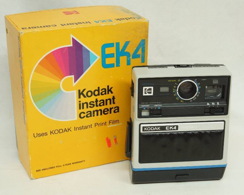 lot 1083 image: Vintage KODAK Instant Camera - EK4 - w original box - NEATO