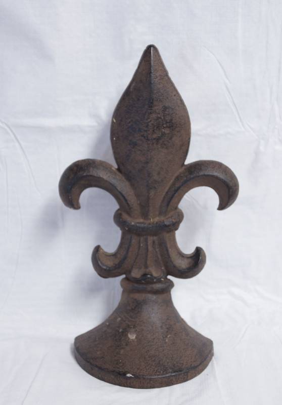 lot 9065 image: Large Cast Iron Fleur-De-Lis - Heavy Home Dcor - Almost 15 tall NICE