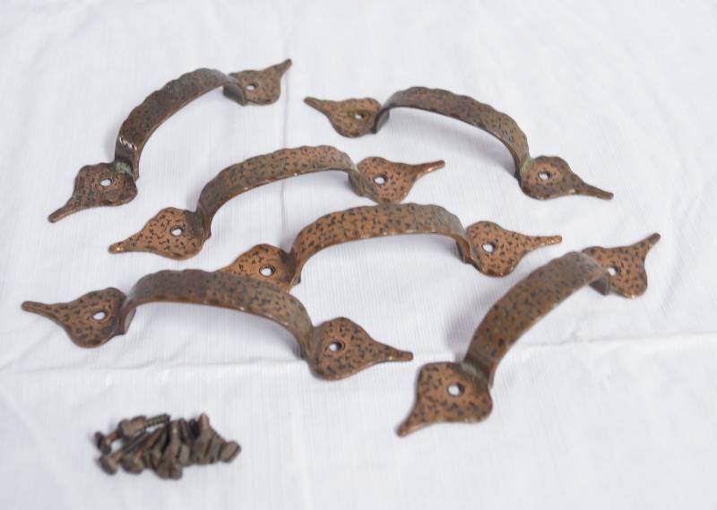 lot 9070 image: Lot of 6 Vintage DoorDrawer Pulls w screws - see pics Nice