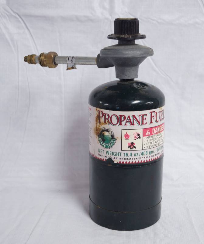 lot 9078 image: Small Propane Bottle w Regulator