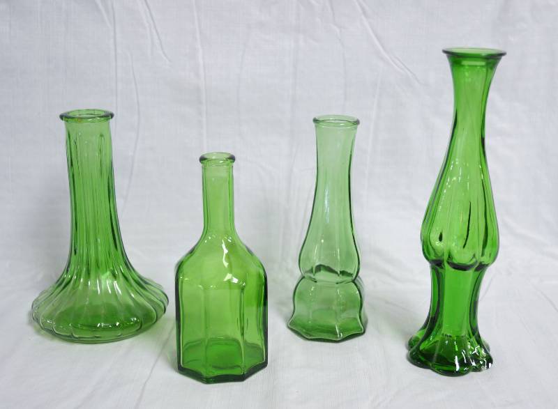 lot 9081 image: Lot of 4 Emerald Green Flower Vases - 1 is Avon See photos