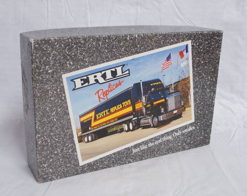 lot 9083 image: ERTL Replica Toys - Die Cast Metal Semi Truck & Trailer - #7538UO - 164 scale NEW w original box - 2520G - VERY NICE