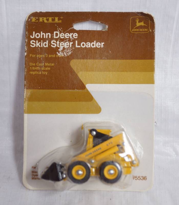 lot 9087 image: ERTL - Die Cast Replica - John Deere Skid Steer Loader - 164 scale #5536 - NEW IN PACKAGE
