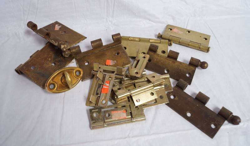 lot 9092 image: Lot of Misc. Hinges - see photos
